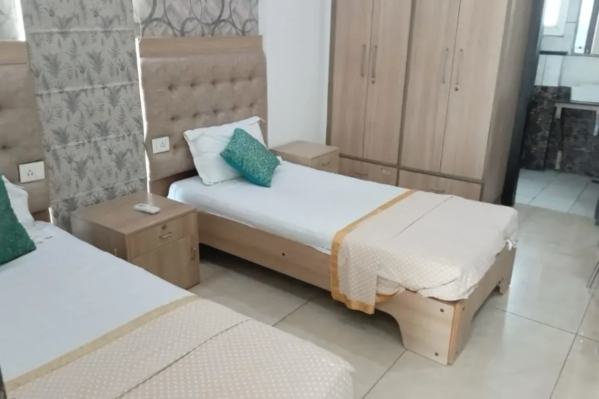 ELITE HOME Luxurious Stay For Boys - 1