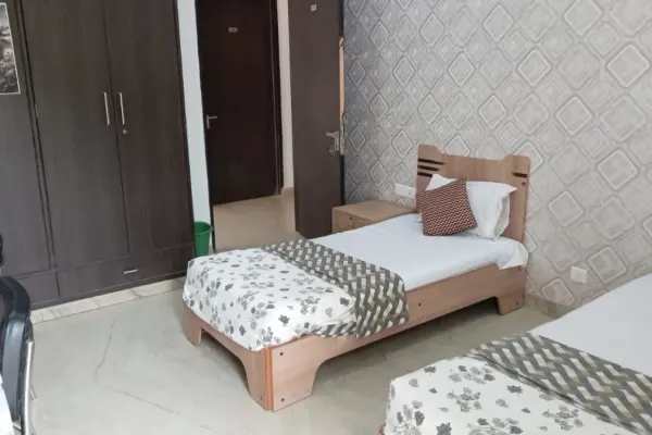 ELITE HOME Luxurious Stay For Boys - 4